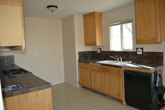 empty room featuring ceiling fan, dark hardwood / wood-style flooring, and a textured ceiling