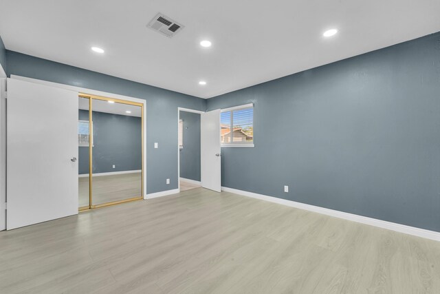 empty room featuring light hardwood / wood-style floors