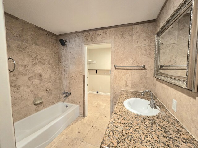 spare room with visible vents, recessed lighting, baseboards, and a ceiling fan