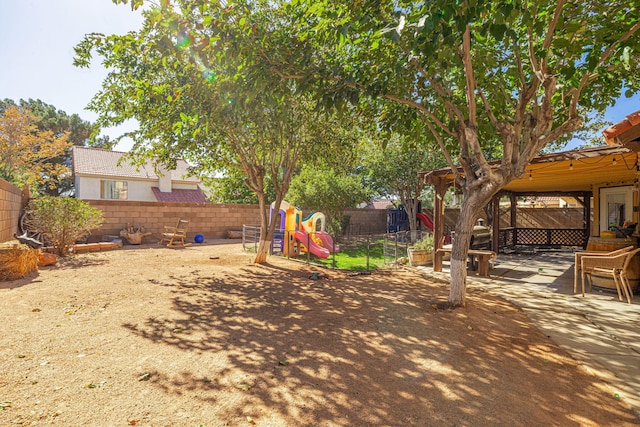 view of yard featuring a patio