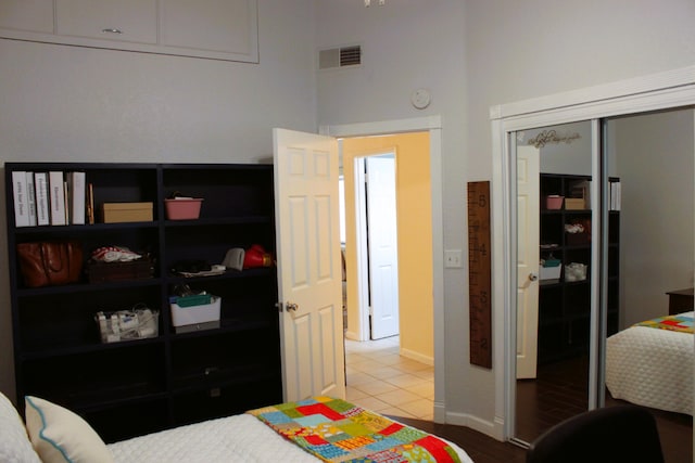 bedroom with a closet