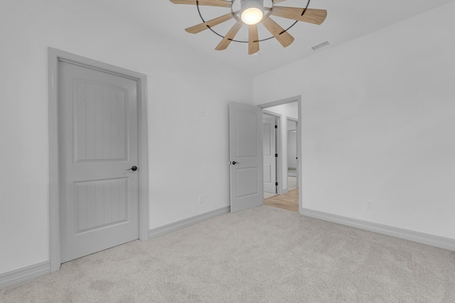 carpeted empty room featuring ceiling fan