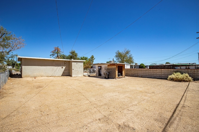 1524 Franklin Ave, Rosamond, CA 93560 - view of yard with an outbuilding