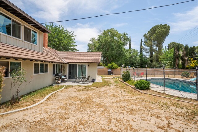 43818 Halcom Ave, Lancaster, CA 93536 - fenced backyard featuring a patio