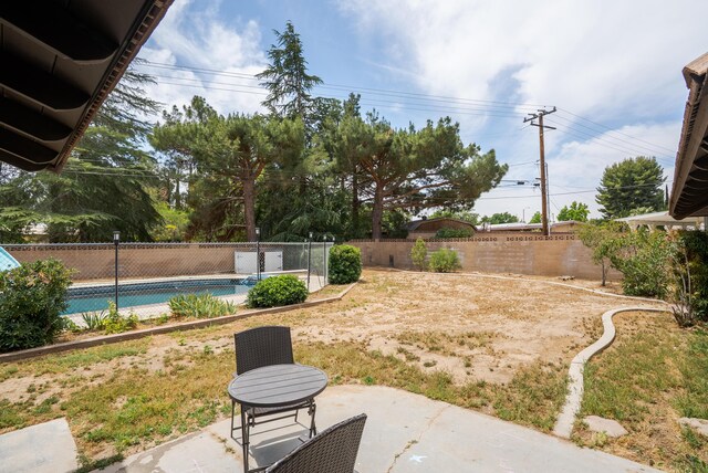 43818 Halcom Ave, Lancaster, CA 93536 - fenced backyard featuring a patio