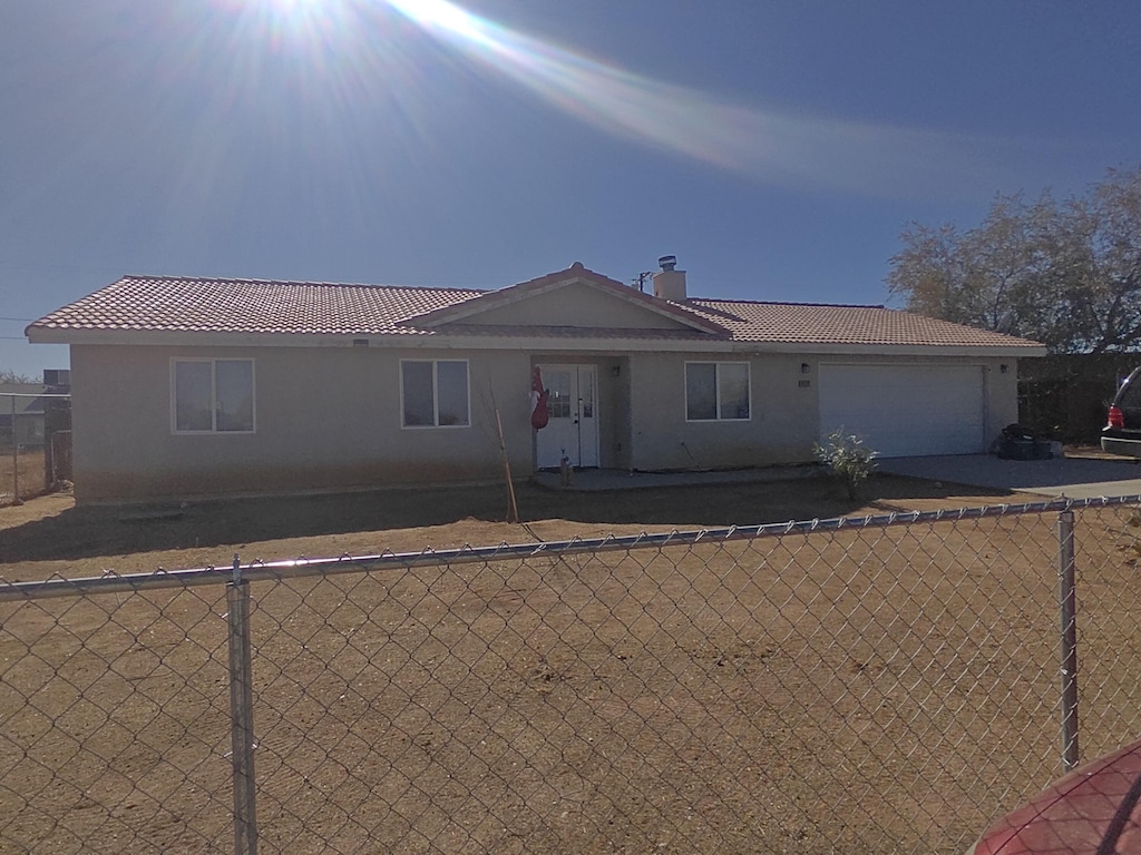 view of front facade with a garage