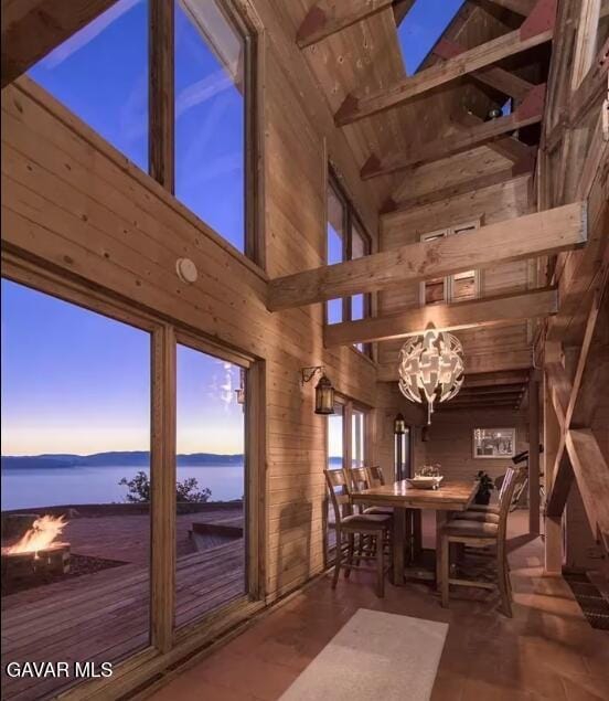 30508 Buckskin Dr, Tehachapi, CA 93561 - sunroom / solarium with a chandelier and vaulted ceiling