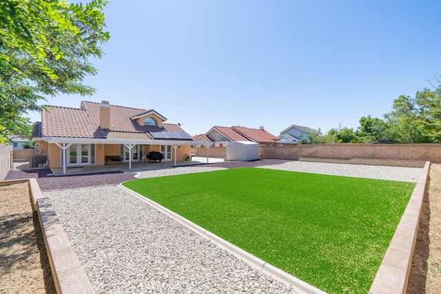 view of yard featuring a patio area