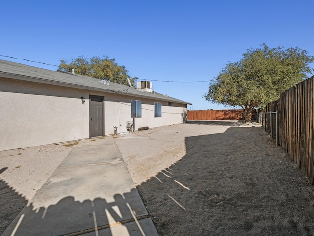 view of yard featuring central AC unit