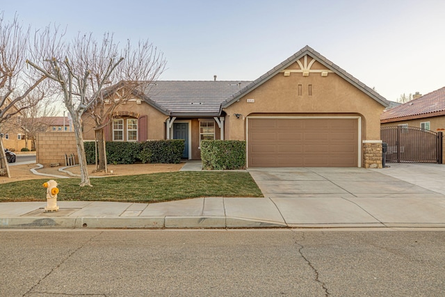 view of front facade with a garage