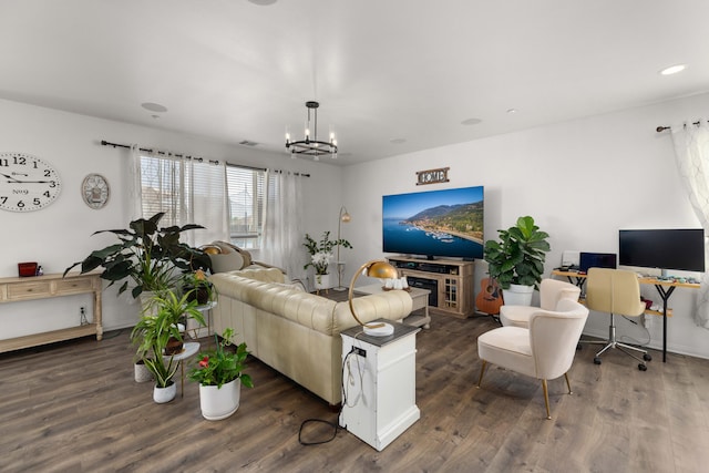 living room with visible vents, recessed lighting, dark wood-style floors, a notable chandelier, and baseboards