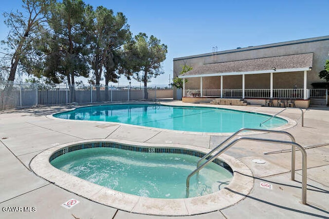 43667 Park Ave, Lancaster, CA 93534 - community pool with a community hot tub and a patio