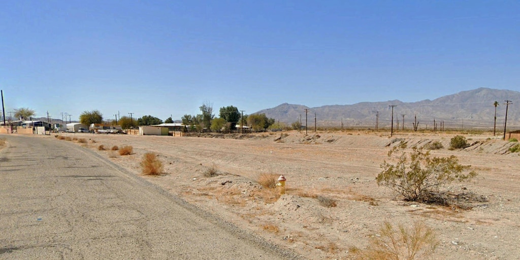 2735 Coombs Dr, Salton Sea, CA 92274