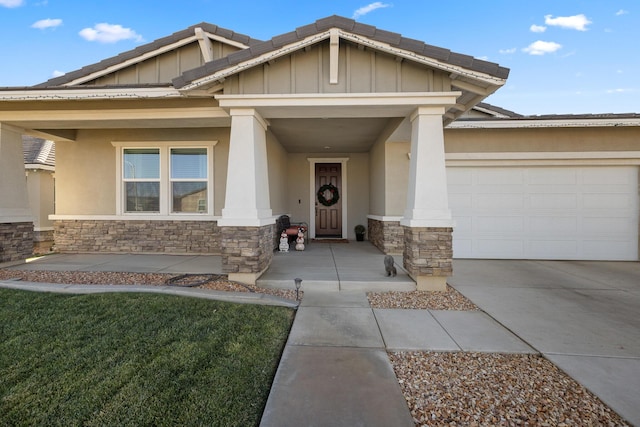 view of front of home featuring a porch and a garage