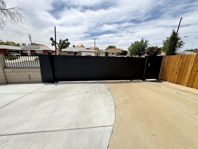 43744 Beech Ave, Lancaster, CA 93534 - gate featuring a residential view