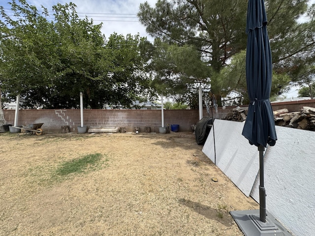 43744 Beech Ave, Lancaster, CA 93534 - view of yard