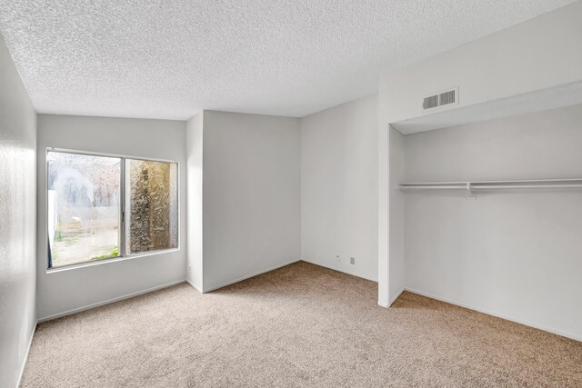 2820 S S Ave, Palmdale, CA 93550 - unfurnished bedroom featuring visible vents, a closet, carpet flooring, and a textured ceiling