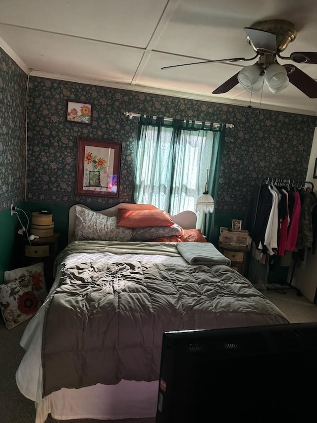 bedroom featuring ceiling fan