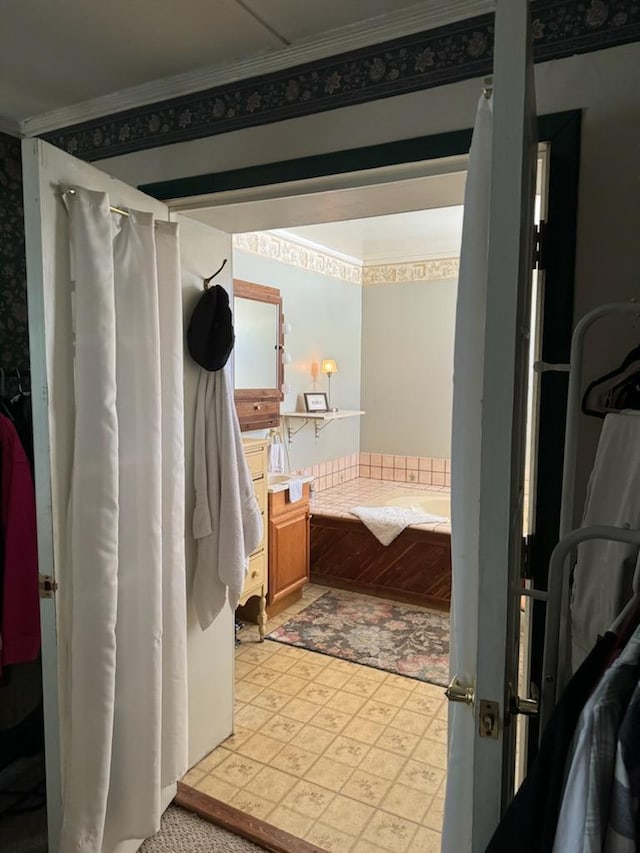 bathroom featuring crown molding