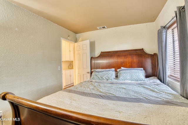 37214 Bunker Ct, Palmdale, CA 93550 - bedroom with a textured wall