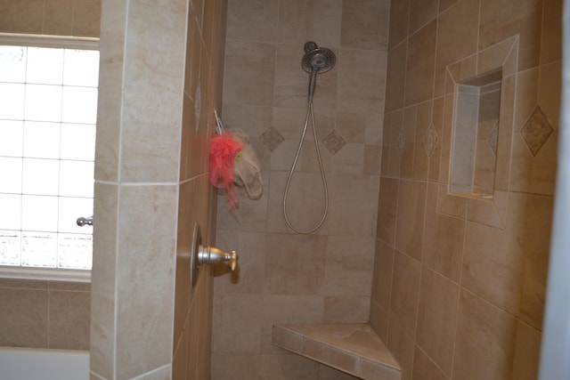 bathroom featuring a tile shower
