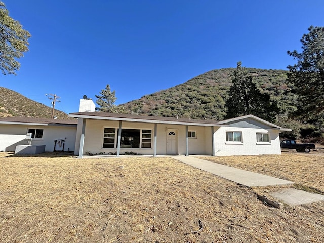 ranch-style home featuring a mountain view