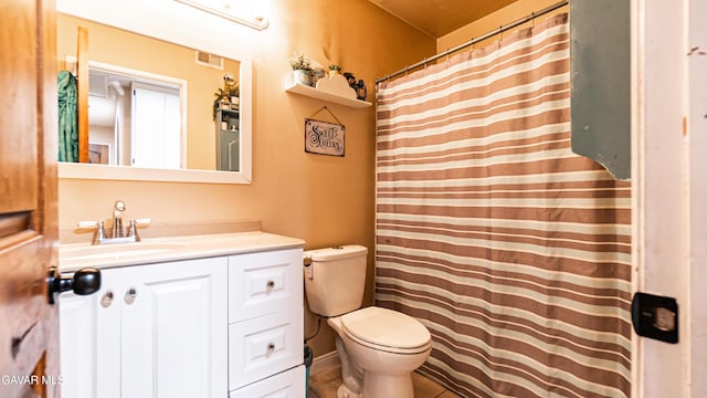 2839 Minford St, Lancaster, CA 93536 - bathroom featuring vanity and curtained shower