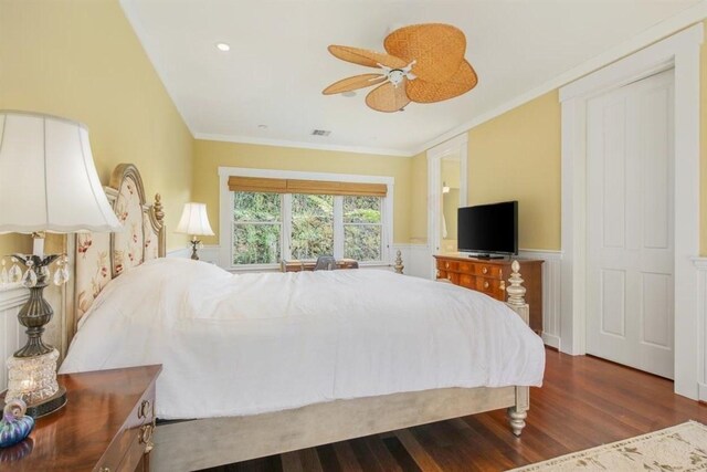 65-1104 Hokuula Rd, Kamuela, HI 96743 - bedroom featuring wood finished floors, a wainscoted wall, crown molding, and ceiling fan