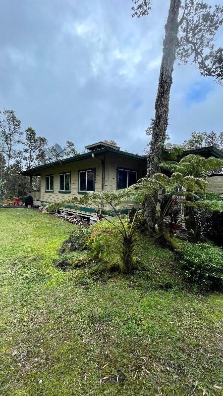 11-3324-A Mokuna St, Volcano, HI 96785 - back of house with a yard