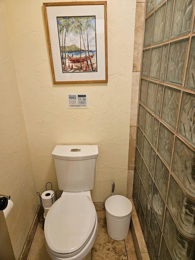 525 Aleka Lp Unit K3, Kapaa, HI 96746 - bathroom with toilet and baseboards