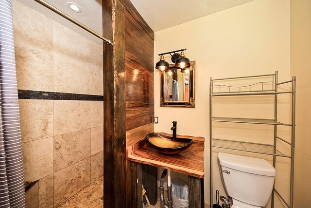 17-8160 N Kulani Rd, Mountain View, HI 96771 - full bath with toilet, tiled shower, and vanity