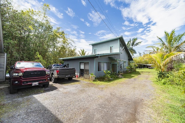 11-3171 Hibiscus St, Mountain View, HI 96771 - view of front of home with dirt driveway