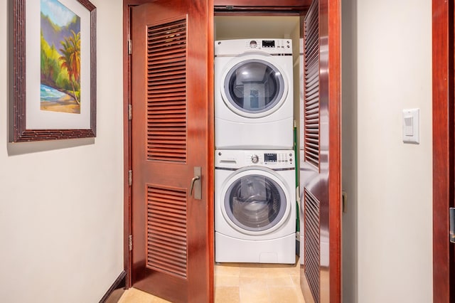 4-820 Kuhio Hwy Unit C402, Kapaa, HI 96746 - laundry room with stacked washer / drying machine
