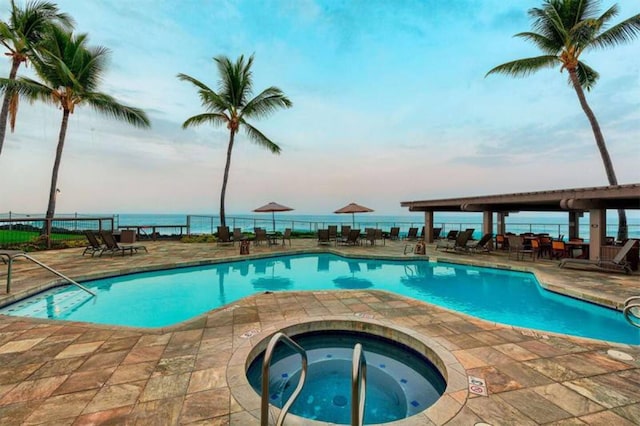 78-261 Manukai St Unit 201, Kailua-Kona, HI 96740 - community pool featuring a community hot tub and a patio