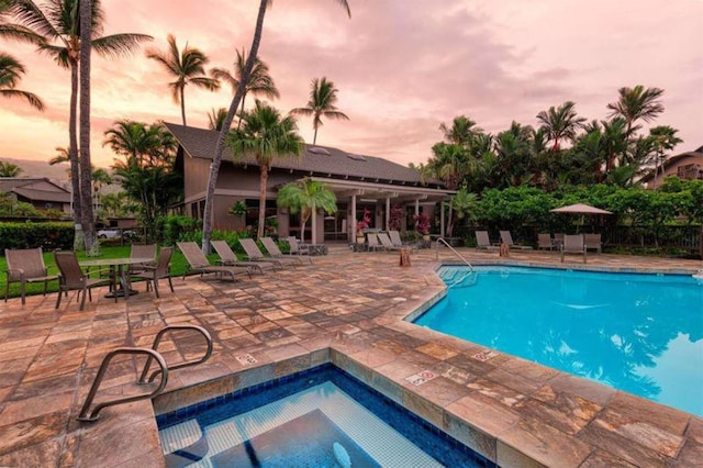 78-261 Manukai St Unit 201, Kailua-Kona, HI 96740 - community pool featuring a patio area and a community hot tub