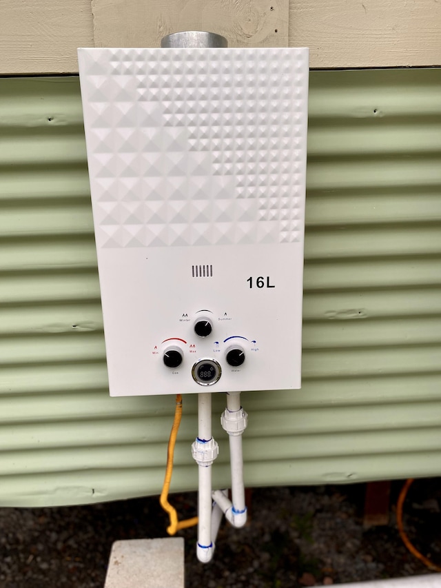 16-1824 Hopue Rd, Mountain View, HI 96760 - detailed view of water heater