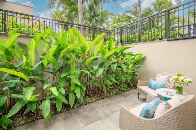 3770 Alaoli Way Unit 1002, Hokuala, HI 96766 - view of patio / terrace