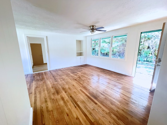 19-4035 Haunani Rd, Volcano, HI 96785 - unfurnished room featuring light wood-style flooring, ceiling fan, and built in features
