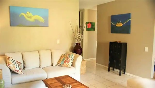 75-6026 Alii Dr Unit 3105, Kailua-Kona, HI 96740 - tiled living room with baseboards