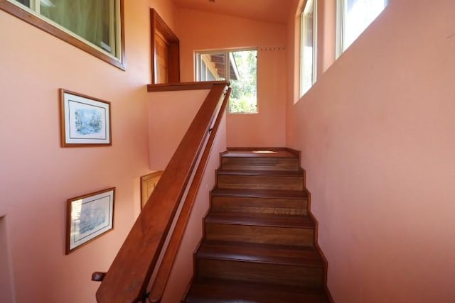 82-6286 Puuhonua Rd, Captain Cook, HI 96704 - stairway with lofted ceiling