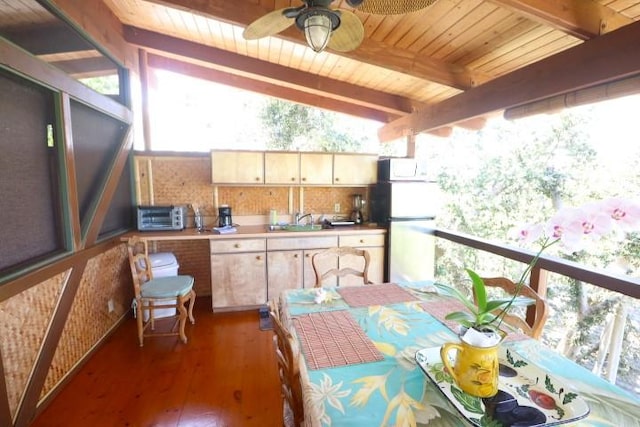 82-6286 Puuhonua Rd, Captain Cook, HI 96704 - balcony featuring a ceiling fan and a sink
