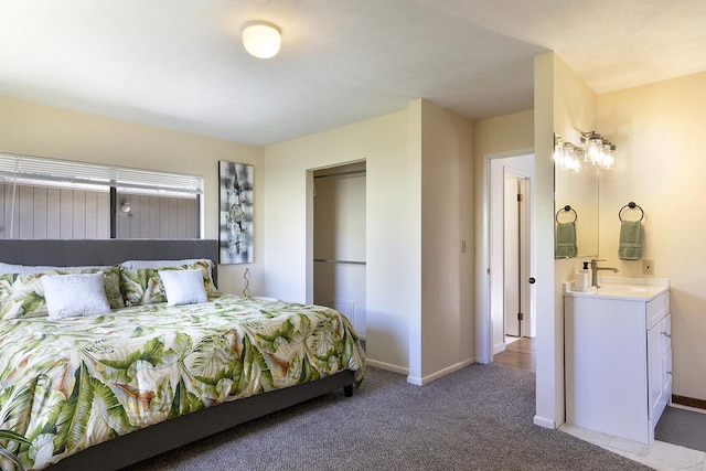 99-7715 Kalehua Pl, Volcano, HI 96778 - bedroom featuring a sink, light colored carpet, and baseboards