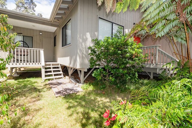 99-7715 Kalehua Pl, Volcano, HI 96778 - entrance to property featuring a wooden deck