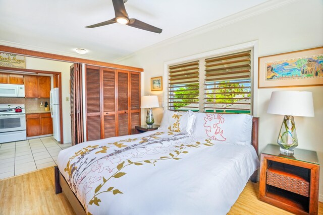 5-7130 Kuhio Hwy Unit B3, Hanalei, HI 96722 - bedroom featuring freestanding refrigerator, ornamental molding, a closet, light wood-type flooring, and a ceiling fan