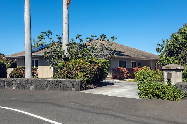 76-149 Kamehamalu St, Kailua-Kona, HI 96740 - view of front of house with solar panels