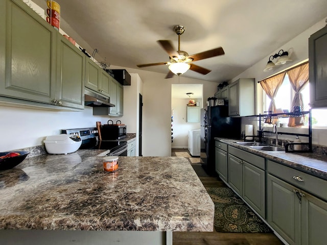 94-6451 Kamaoa Rd, Naalehu, HI 96772 - kitchen with under cabinet range hood, a sink, stainless steel range with electric cooktop, dark countertops, and ceiling fan