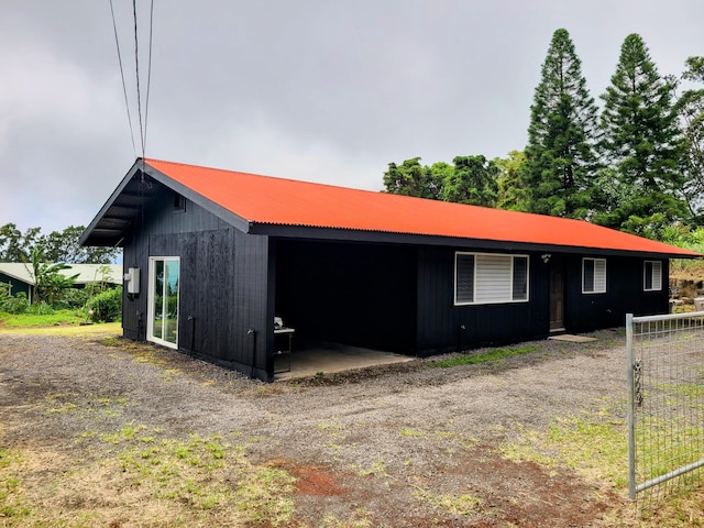 94-6451 Kamaoa Rd, Naalehu, HI 96772 - view of front facade featuring metal roof