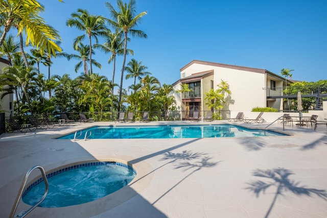 78-6920 Alii Dr Unit 219, Kailua-Kona, HI 96740 - community pool with a hot tub and a patio area