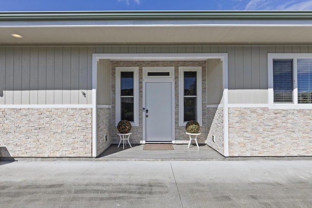 99 Kamalii St, Hilo, HI 96720 - property entrance featuring stone siding and covered porch
