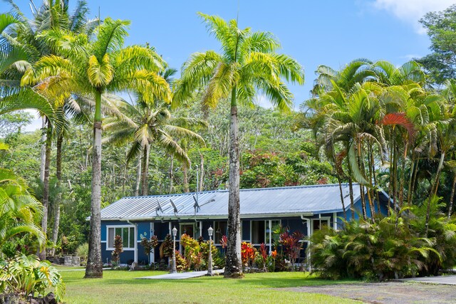 15-2059 10th Ave, Keaau, HI 96749 - view of front facade featuring a front lawn and metal roof